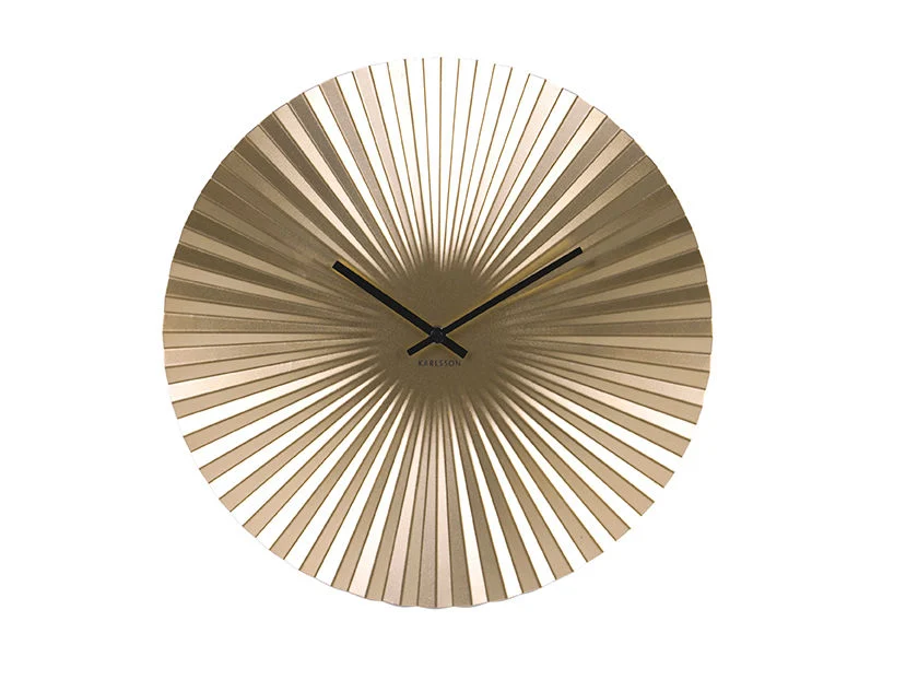 Karlsson Sensu wandklok goud met Japanse waaierlook, reliëf en strakke wijzers zonder cijfers