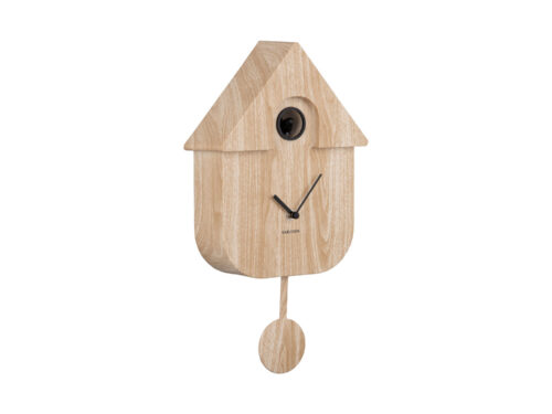 Karlsson Wandklok Troonsan Hout, huisvormig design met zwarte wijzers en pendel