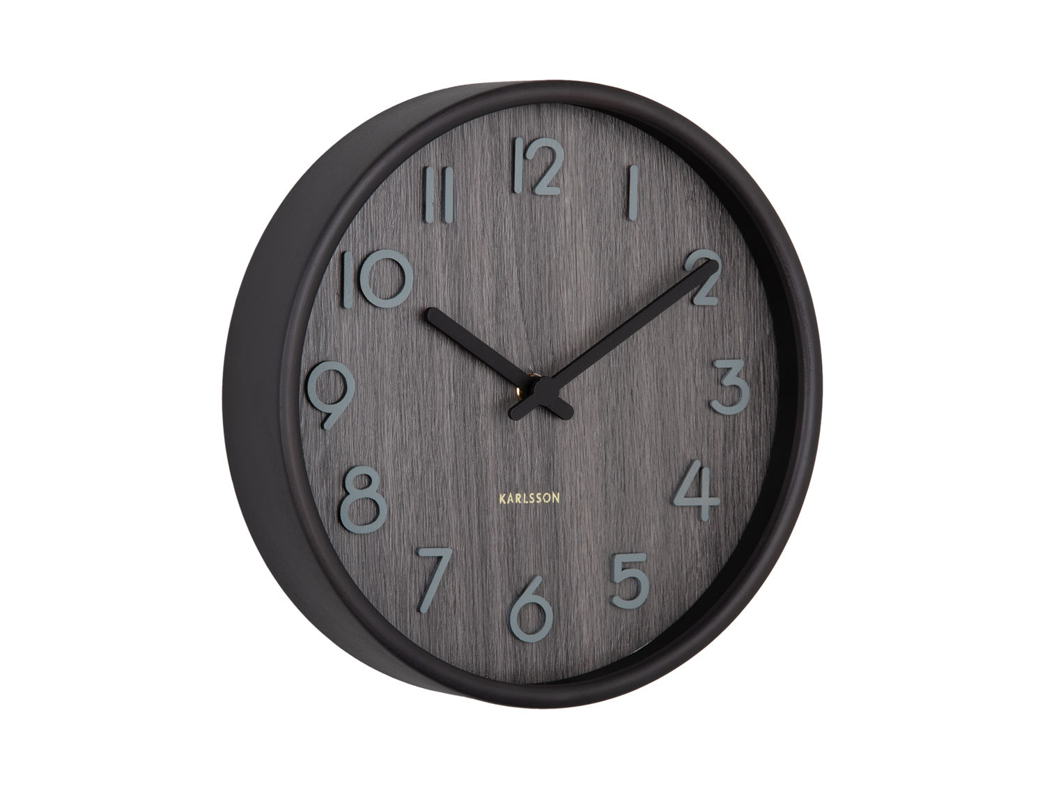 Wandklok Taulos Walnoot van Karlsson met donker walnoothout, zwarte rand en duidelijke cijfers in mid-century stijl