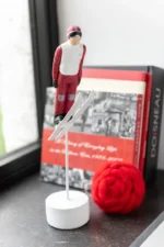 Linora polyresin skiërbeeld in rood en wit, meerkleurig, op standaard, H33,7 cm, set van 2】