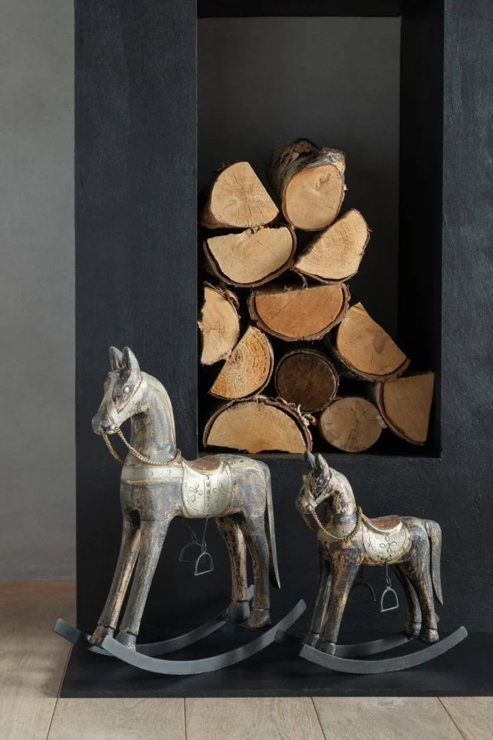 Woonaccessoire Topo schommelpaard van meerkleurig mangohout en ijzer, speels en compact voor dressoir of plank
