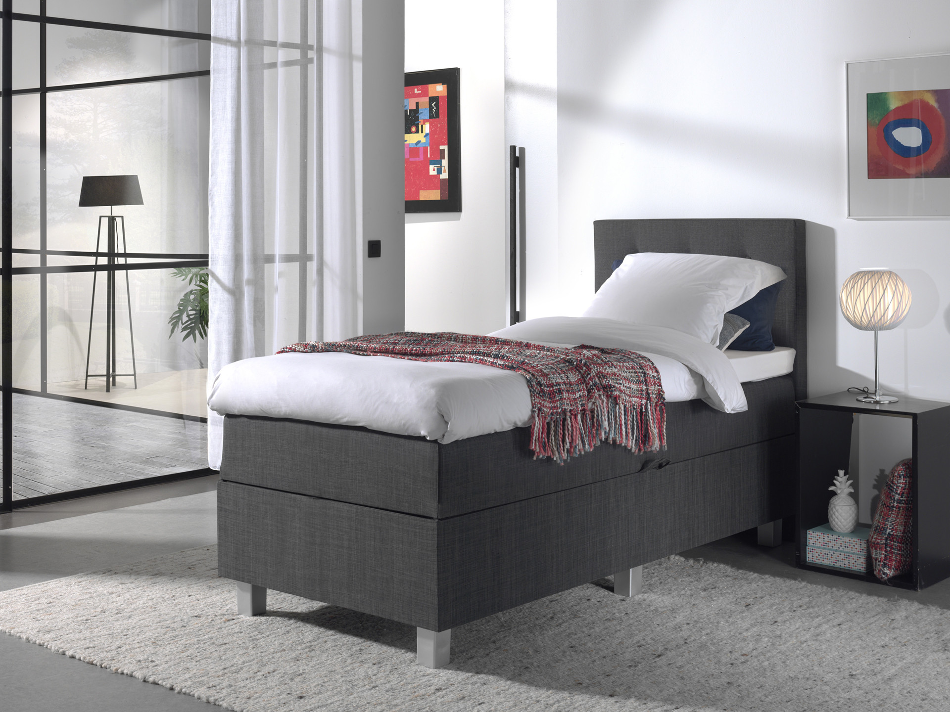 Boxspring Graallen Antraciet 90x200 met hoofdbord, matras en opbergruimte in moderne slaapkamer