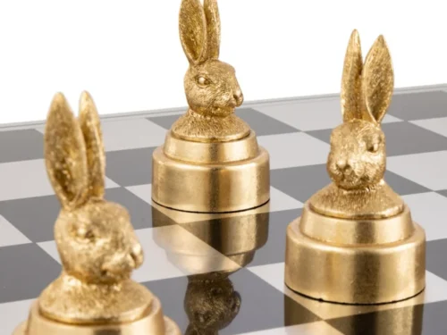 Slasine polyresin schaakset met gouden konijnenstukken op glanzend bord, meerkleurig woonaccessoire