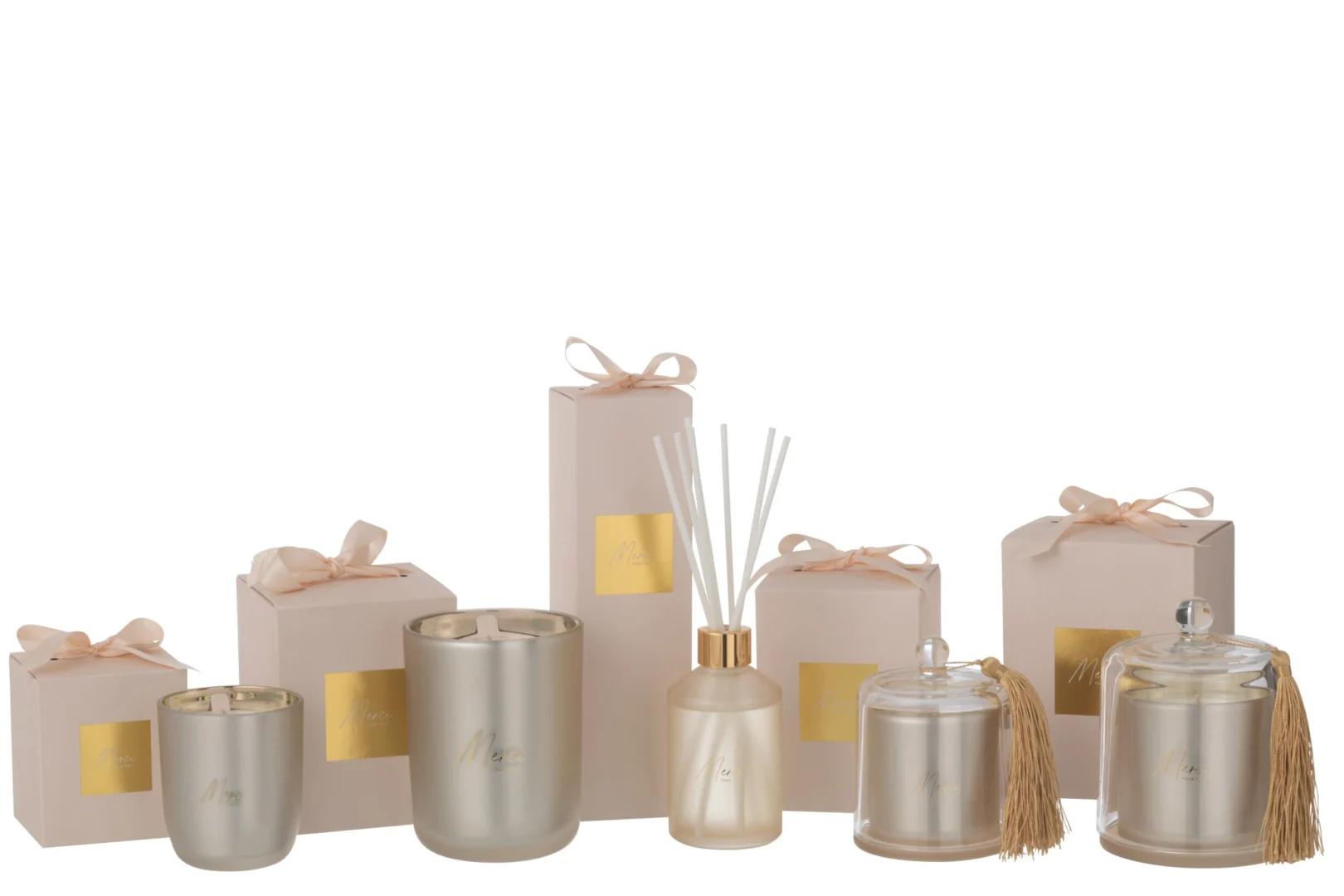 Geurolie Virdak Beige met elegante beige flacon, gouden hals en witte geurstokjes voor een rustige sfeer
