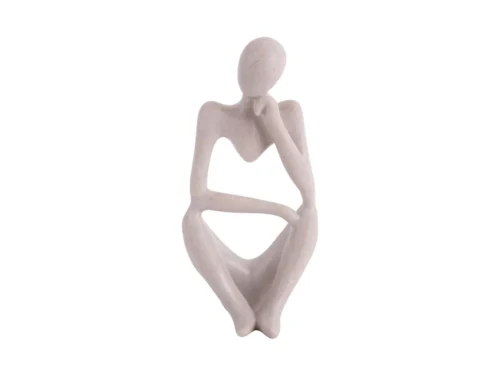 Beeld Peekir polyresin lichtgrijs, kunstzinnig zittend figuur van 24 cm voor dressoir of wandplank