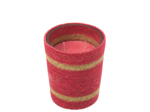 Geurkaars Groonio in roze glas met rotan detail en bloemige rozengeur