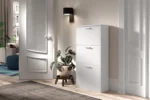 Witte Brerny schoenenkast met drie kleppen in smalle hal, strak en ruimtebesparend design