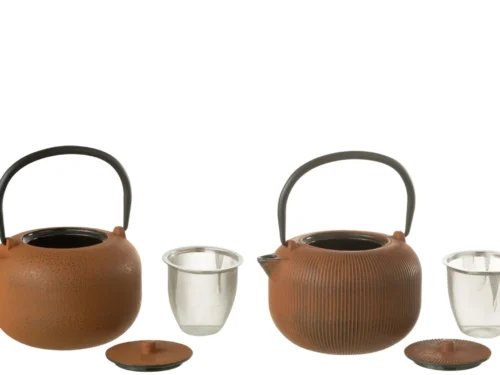 Bruine gietijzeren theepot Floskum met deksel, metalen zeef en zwart handvat