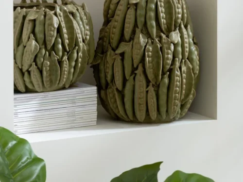 Vaas Sosta klei groen H31 cm met brede vorm en glanzend, organisch reliëf