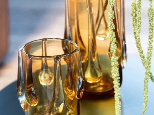 Vaas Mauden van geel glas, 22 cm hoog, met elegant tijdloos ontwerp en warme uitstraling