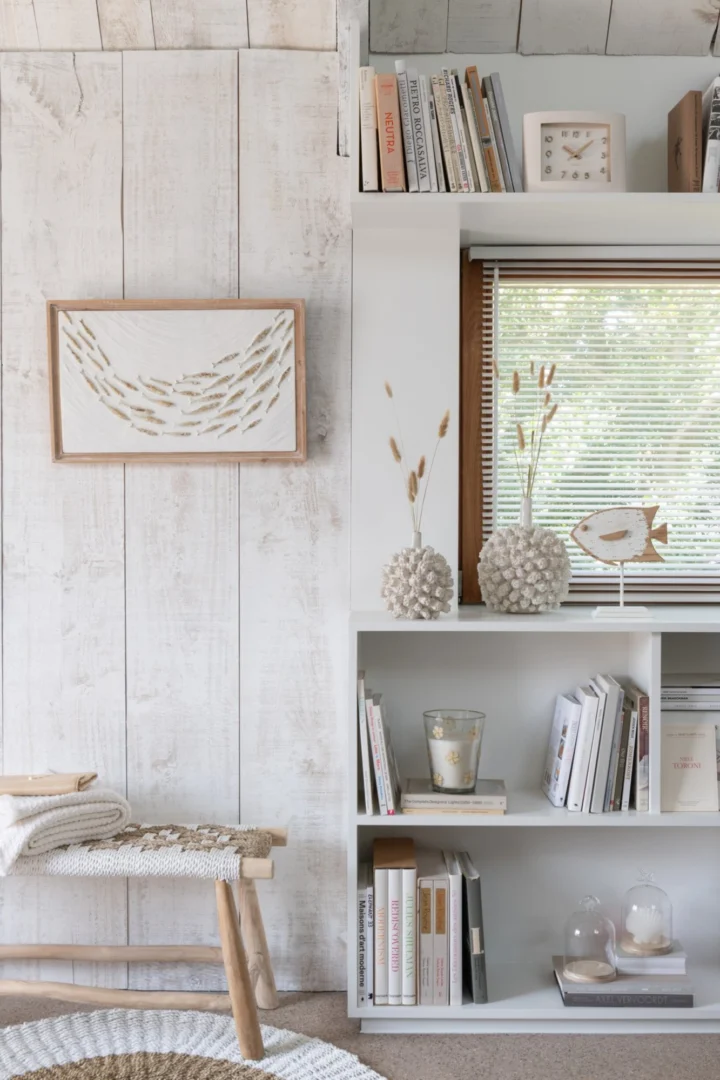 Witte Vooskena Saki stenen vaas H21 cm met organische textuur en minimalistische uitstraling