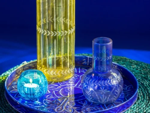 Set van 3 Keenta glazen vazen meerkleurig, H30 cm, in geel, blauw en transparant op decoratieve schaal