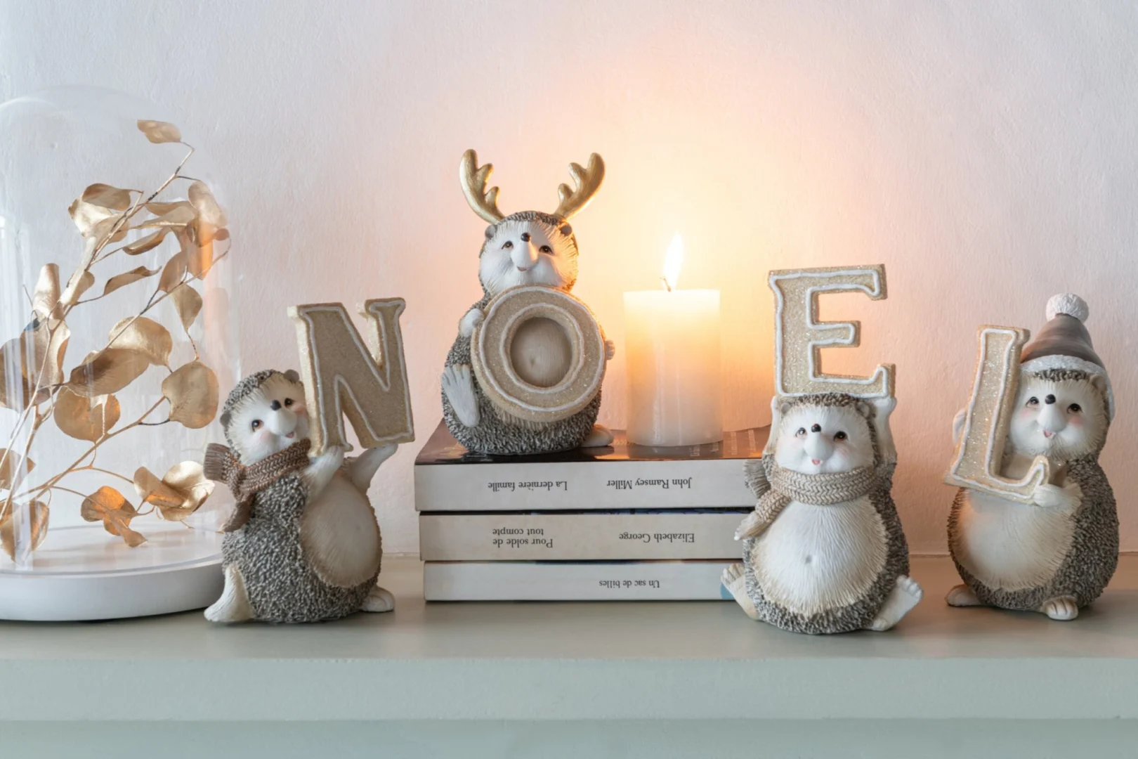 Meerkleurige decoratiefiguur Bubea egel met N-O-E-L letters, sfeervol kerstaccent H15 cm