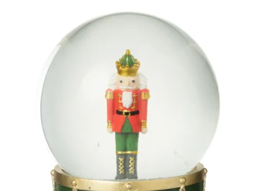 Sneeuwbol Kanny Rood met kerstsoldaat in rode en groene trommelvoet, feestelijke Winter 2025 decoratie