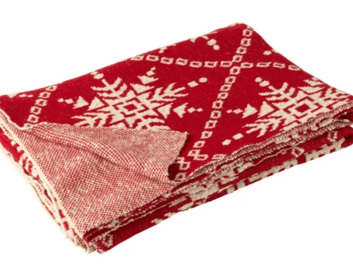 Deken Filtella Rood met rood-wit sneeuwvlokkenpatroon, opgevouwen katoenen kerstdeken voor een warme sfeer