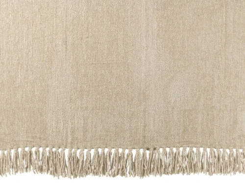Beige Deken Fleskan met zachte chenille en speelse franjes voor een warme, sfeervolle woonlook
