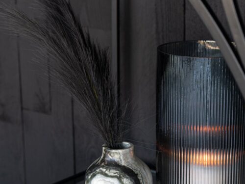 Vaas Tonsel marmer zwart H15 cm met lichtgrijze nuances en compact, compact ontwerp