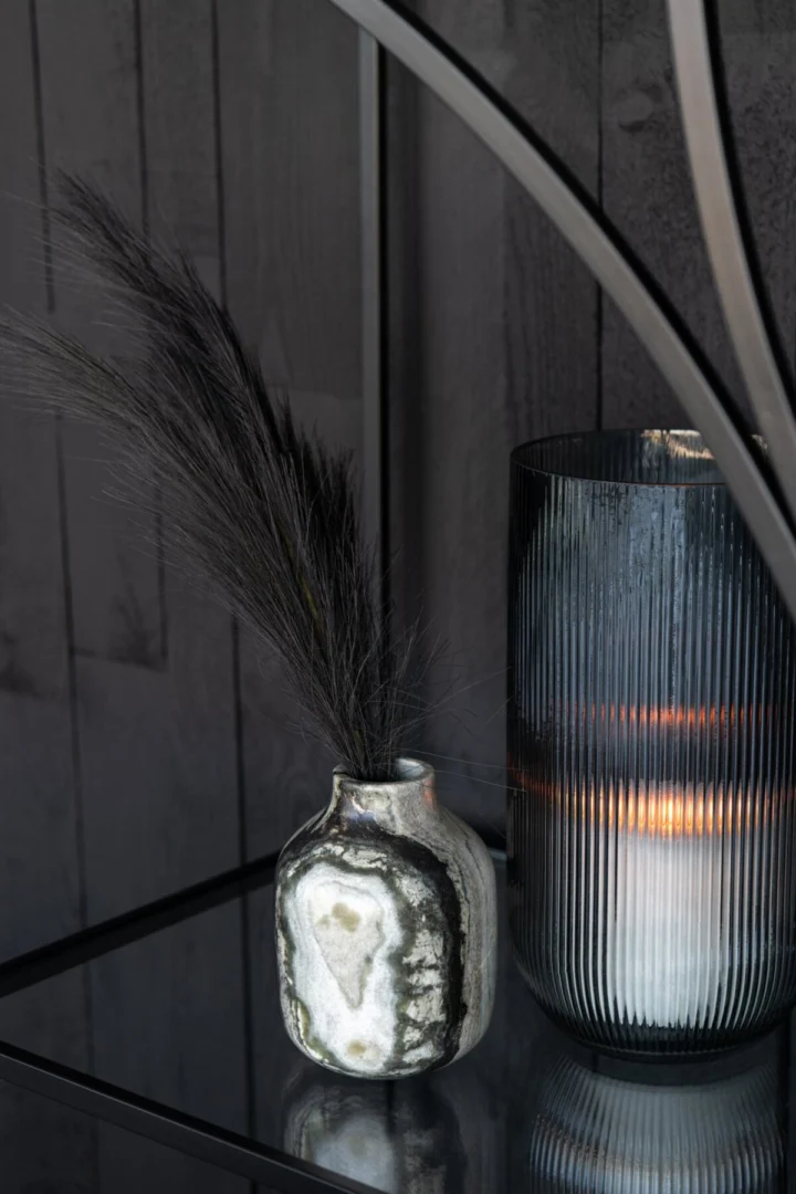 Vaas Tonsel marmer zwart H15 cm met lichtgrijze nuances en compact, compact ontwerp