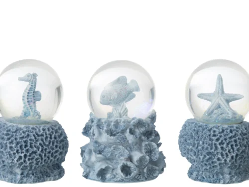 Set van 3 blauwe waterbollen van Tauskino met zeepaardje, vis en zeester op decoratieve polyresin voet