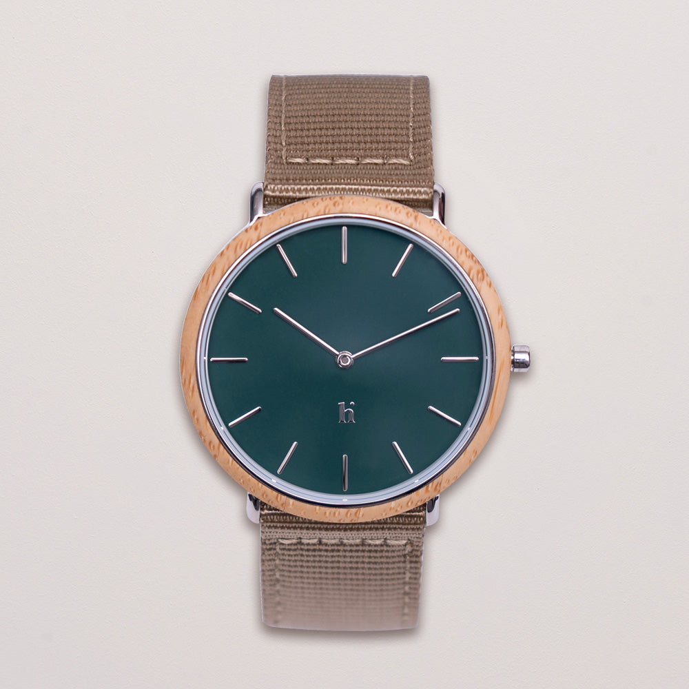 Horloge Poossek Cognac met bamboehouten kast, donkergroene wijzerplaat en beige canvas band