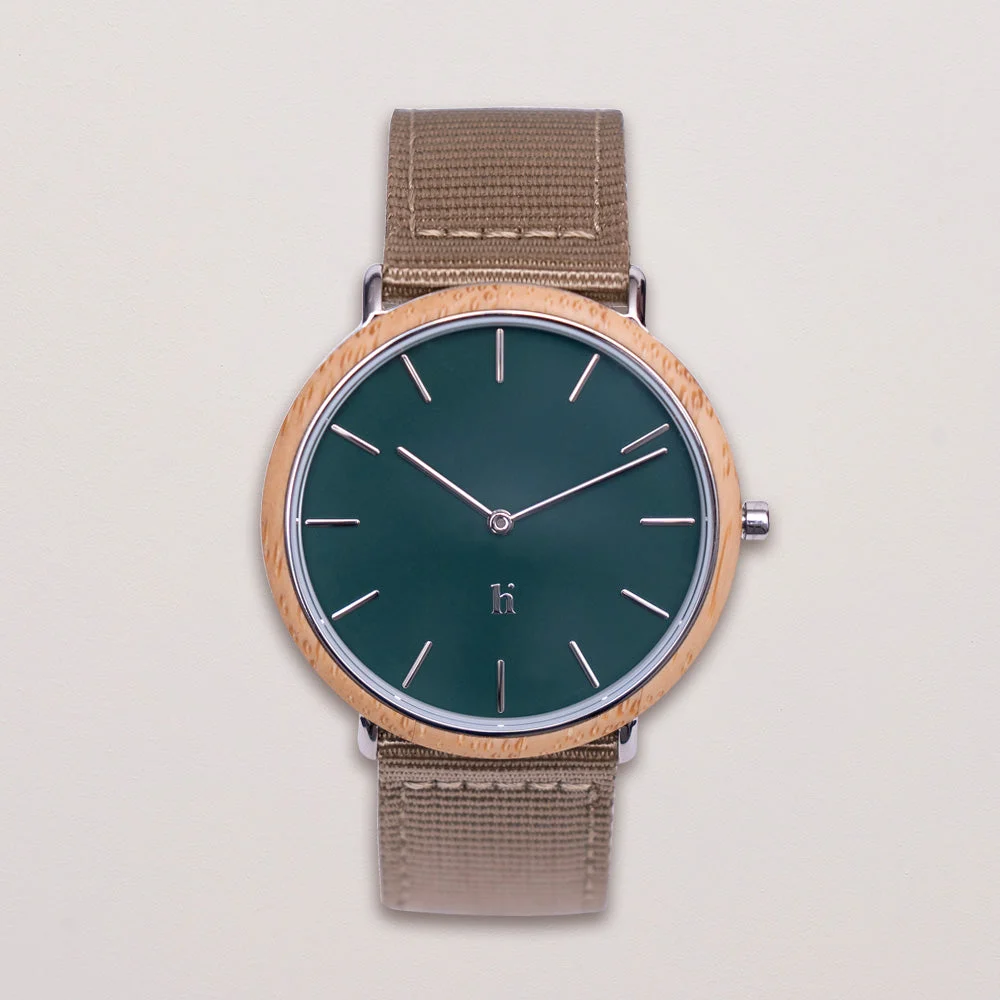 Horloge Poossek Cognac met bamboehouten kast, donkergroene wijzerplaat en beige canvas band