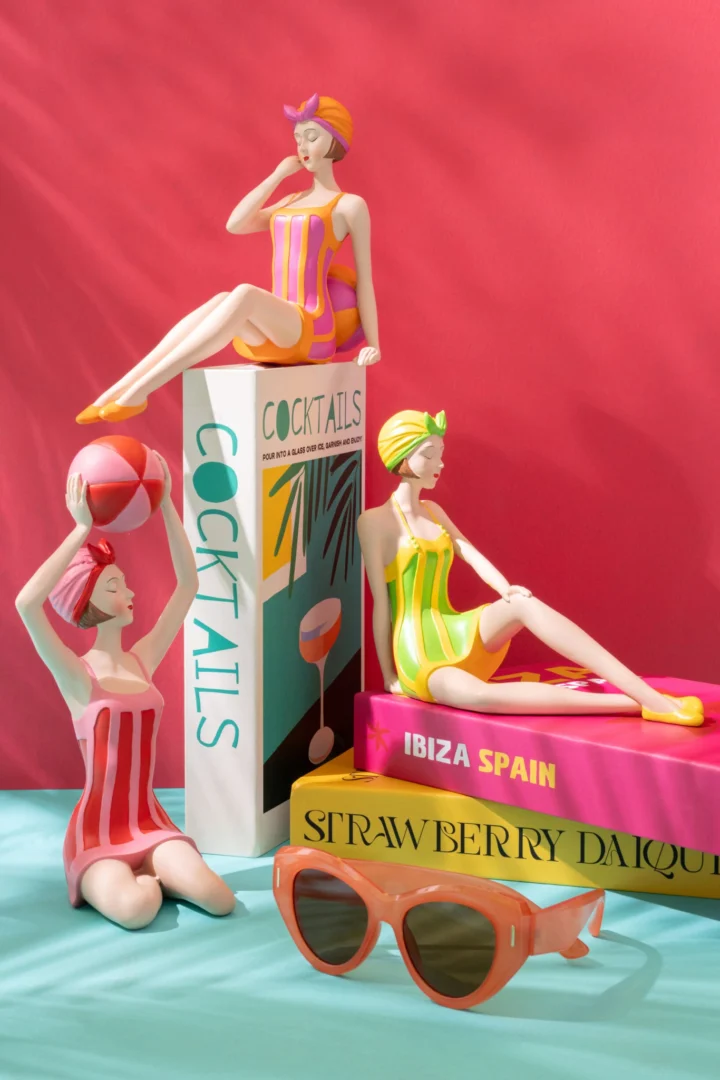 Beeld Sibond polyresin damesfiguren set van 3, kleurrijk in badpak, 15,2 cm, zomerse woondecoratie
