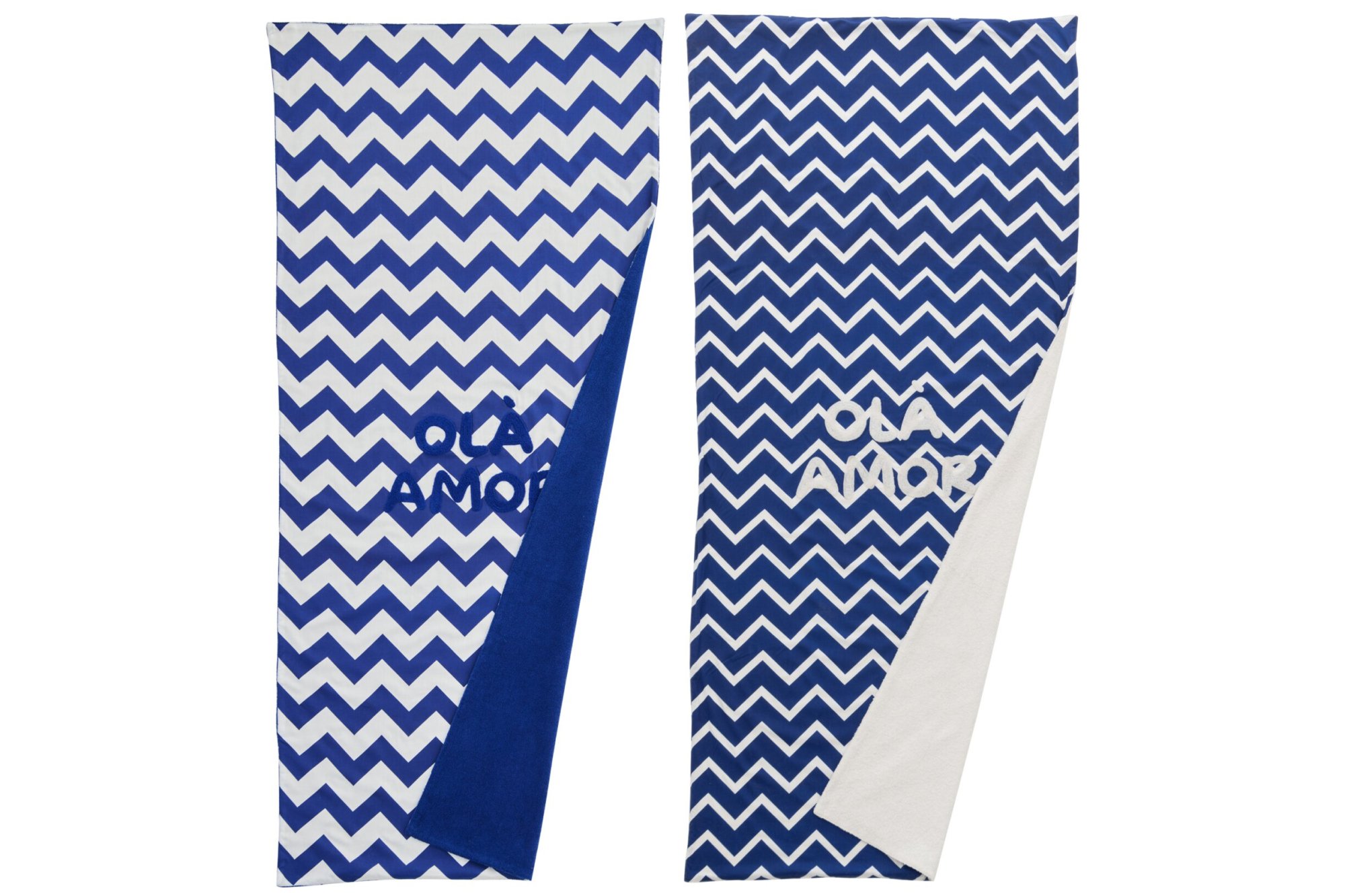 Twee Teevano handdoeken wit met blauwe zigzagprint, 80x180 cm, katoenmix voor strand of badkamer