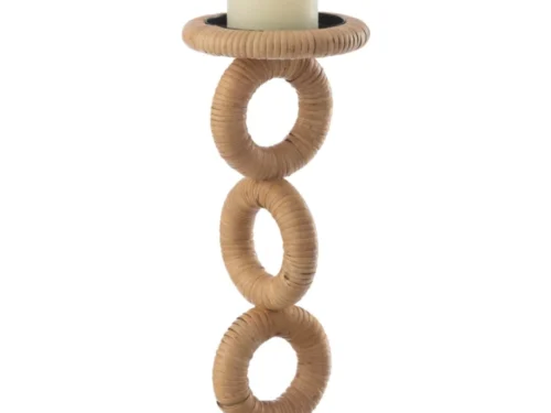 Kaarsenhouder Ponnello MDF naturel met rotan ringen en beige kaars, slanke kandelaarring in warme naturel tinten