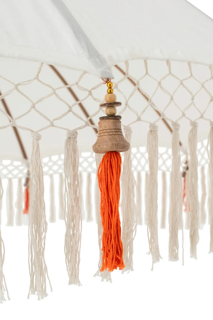 Vaullin houten parasol in beige met katoenen franjes en opvallende oranje kwastdetails