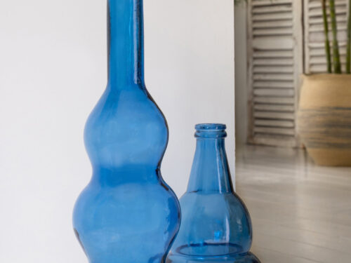 Vaas Zeto glas blauw H45 cm, elegant getrapt design in helder blauw glas voor een stijlvol interieuraccent