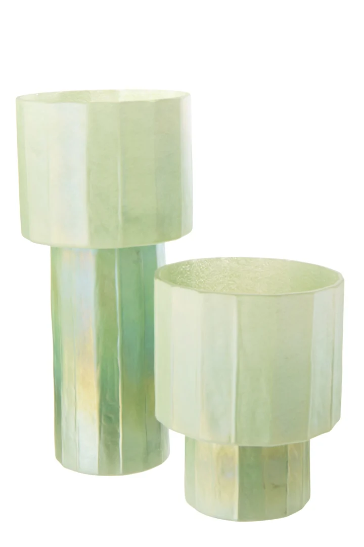 Vaas Vernor groen glas, slank 38 cm hoog met elegante transparante afwerking