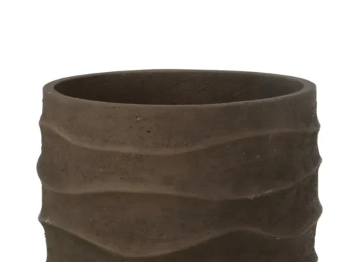 Donkerbruine Bloempot Mantova H34 cm met robuuste cement-zandvezel afwerking en stoere ribbelstructuur