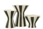 Steengoedvaas Sloovesta wit met zwart gestreept design, hoge brede vorm en 100% steengoed