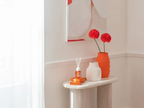 Oranje steengoedvaas Baarond H33,5 cm met reliëf en moderne, stevige uitstraling
