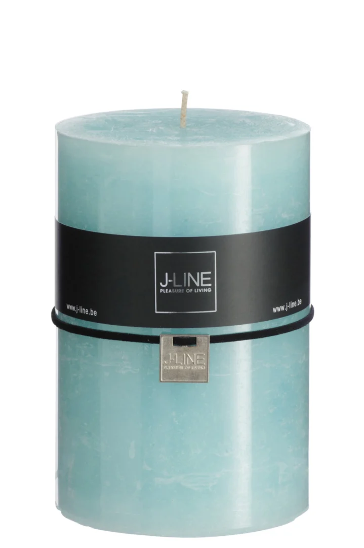 Blauwe Cilinderkaars Kumone van J-Line, cilindervormig met label en lont, stijlvol en rustgevend woonaccessoire
