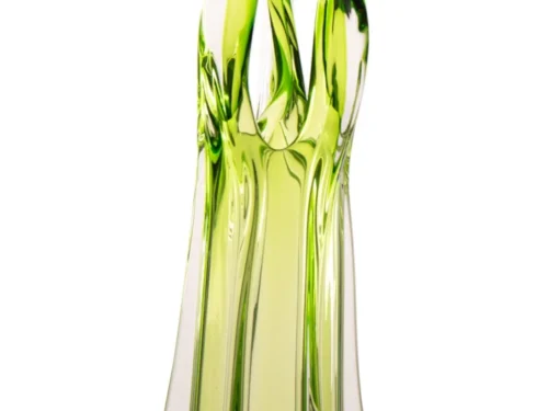 Groene glazen vaas Berrura 55 cm, slank en elegant met opvallende hoogte en organische vorm