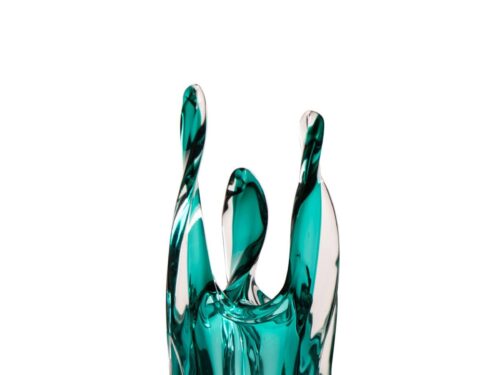 Vaas Jaules glas blauw, 38 cm hoog, met slanke vorm en organisch silhouet in turquoise glas