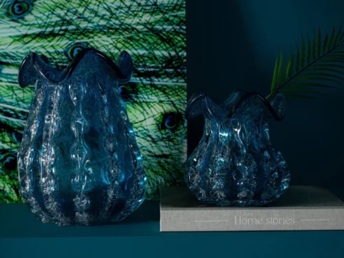 Blauwe glazen Vaas Reennis H19,5 cm met golvende rand en decoratieve structuur