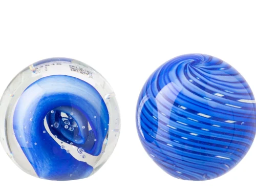 Skeilven glazen presse-papier set van 2 in blauw, bolvormig met swirlpatroon en heldere afwerking