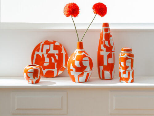 Vaas Klierraro porselein wit met oranje accenten, modern geometrisch design, H16 cm