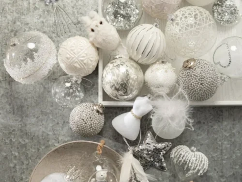 Transparante glazen kerstballen Sundino met zilveren accenten en luxe winterse details