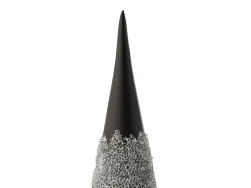 Skerrik zwart glazen woonaccessoire met smalle kegelvorm en decoratieve transparante glasstructuur