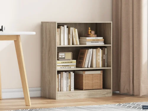 Boekenkast Brurnir 72 cm in houtlook met drie open vakken, boeken en opbergmand voor compacte opslag