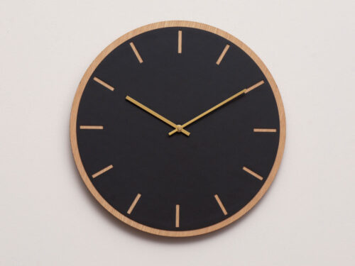 Wandklok Pauntella Koper met zwart wijzerblad, houten rand en koperen wijzers, Ø28 cm, modern design