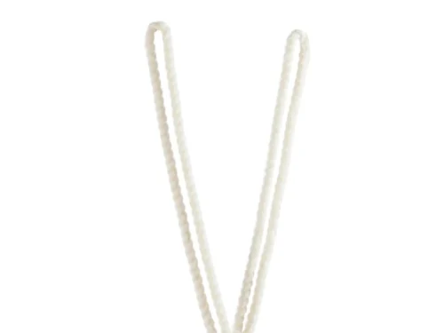 Twello beige woonaccessoire met twee zachte pompons en lange lus, speels en stijlvol voor het interieur