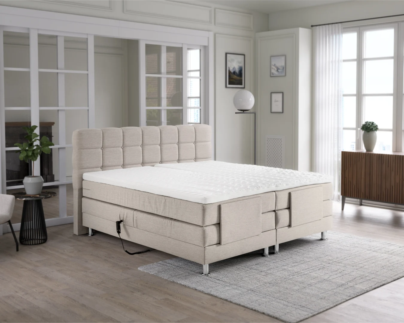 Beige Boxspring Baurmil 180x200 met hoofdbord en elektrische verstelling in stijlvolle slaapkamer