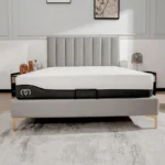 Matras Biemond 90x200 met witte comfortlaag en Twin Motion logo in moderne slaapkamer￼