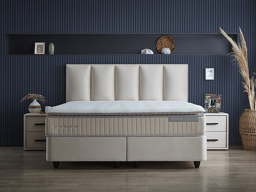 Boxspring Maudero Beige 140x200 met zacht fluwelen look, hoog hoofdbord en luxe hybride matras
