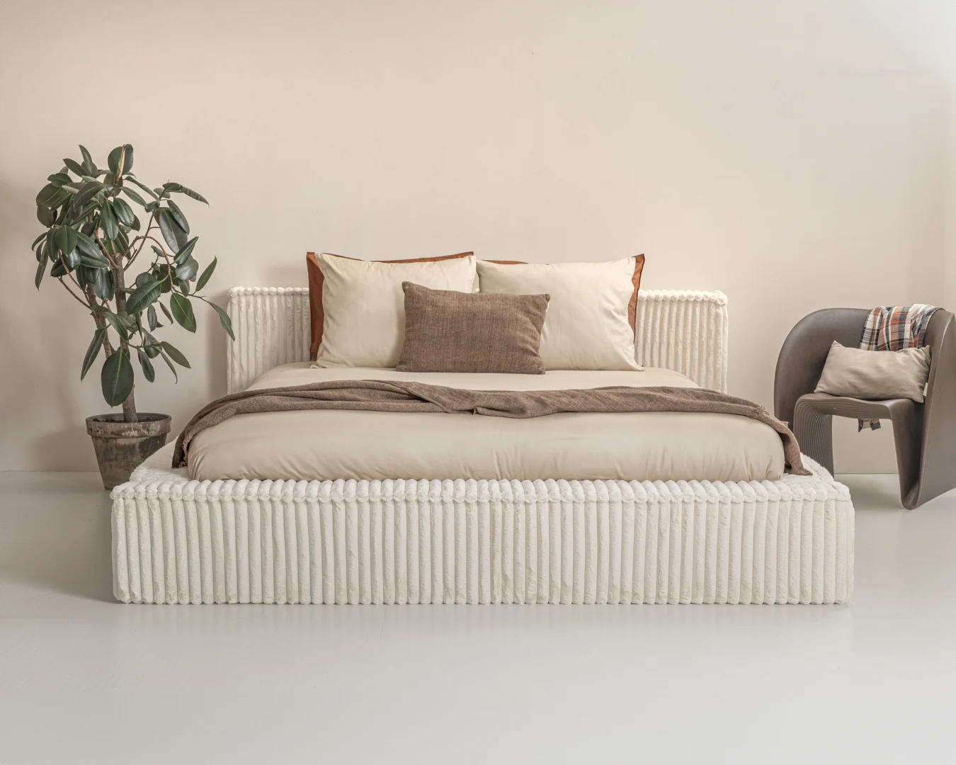 Beige Boxspring Neekil 160x200 met rib-teddy bekleding, laag model en meegeleverd hoofdbord