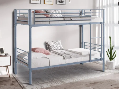 Stapelbed Trildor 90x200 met metalen frame, ladder en veilige relingen in een moderne slaapkamer
